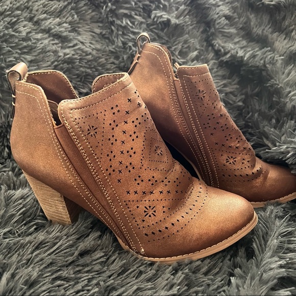 Francescas Collections Brown Shimmer Leather Heeled Bootie - Picture 2 of 5